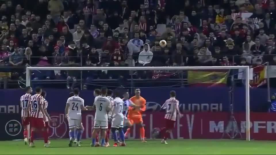 多特在德甲赛场44次不敌斯图加特，只有对拜仁输球场次更多