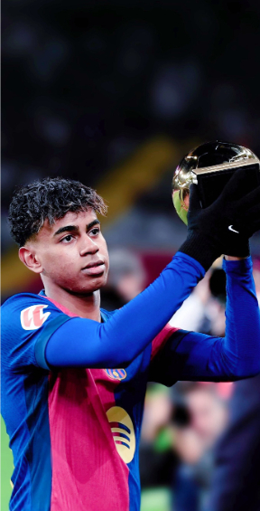 利物浦对施洛特贝克表现出浓厚兴趣，有望在2026年夏天转会，转会费可能达5000万英镑。