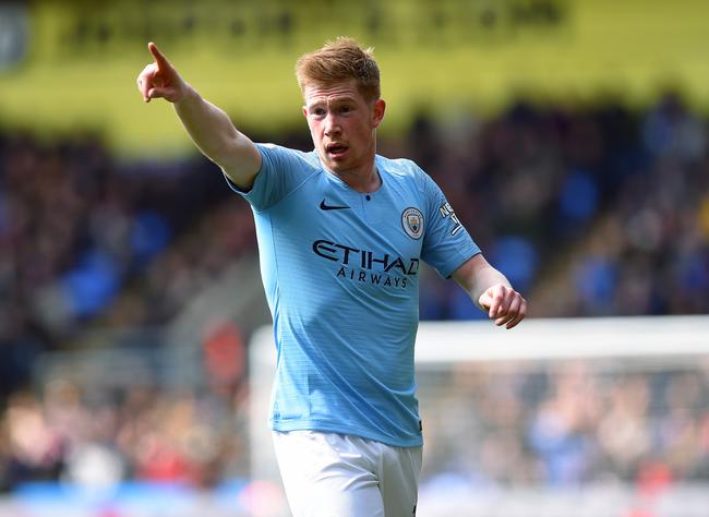 NBA常规赛战报：湖人客场险胜太阳,